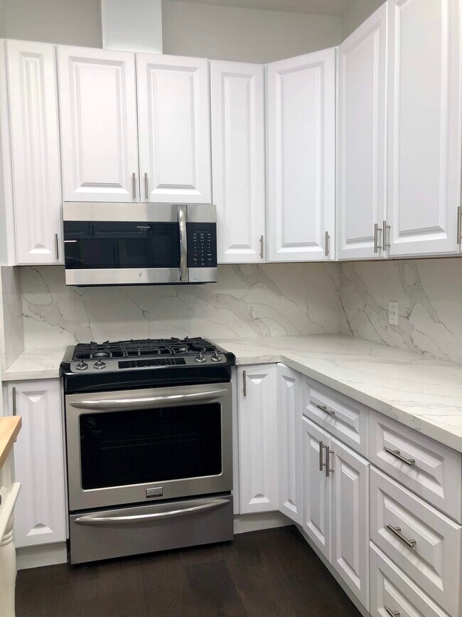 Building Photo - 2406 Clay St