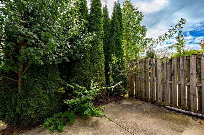 Building Photo - 2652 Harrison Ln