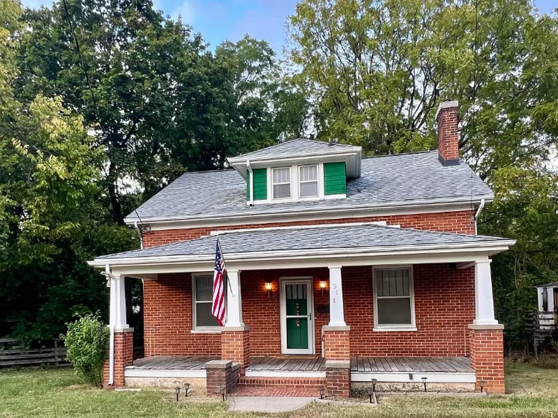 Primary Photo - 511 Bowling St