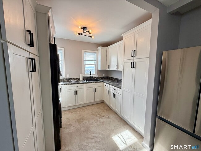 Building Photo - 24 Cross St