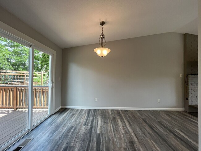 Building Photo - Spacious Milwaukie Home with Bonus Room, Large Fenced Yard and Shed/Workshop