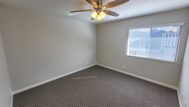 Building Photo - g13427