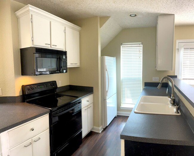 Building Photo - Anderson Mill Home 2 blocks from Noel Gris...