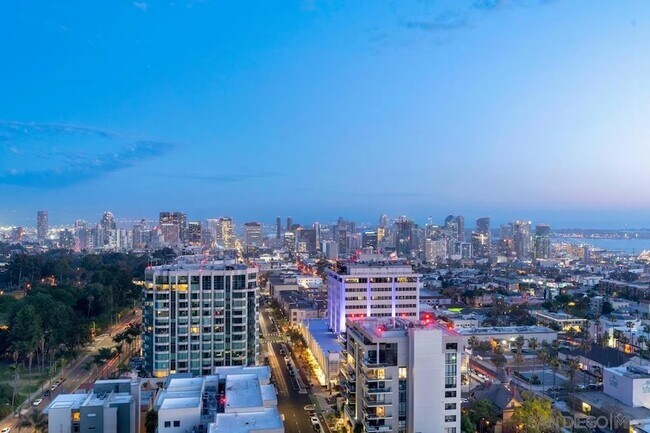 Building Photo - 525 Olive St