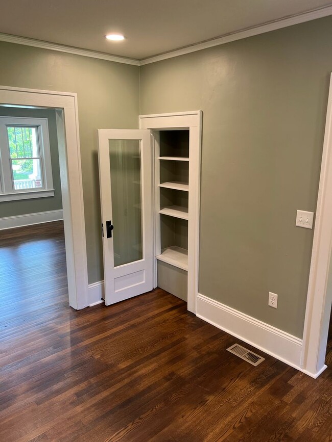 Building Photo - "Character Revived" Etowah Home and Guest ...