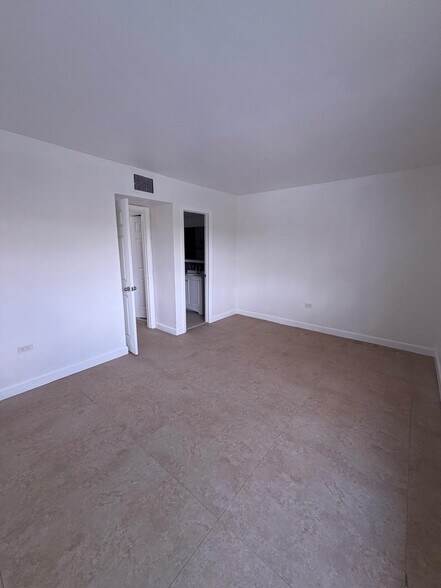 Building Photo - 3025 W Missionwood Cir