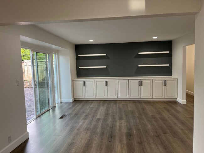 Building Photo - South Salinas Monterey Park Home