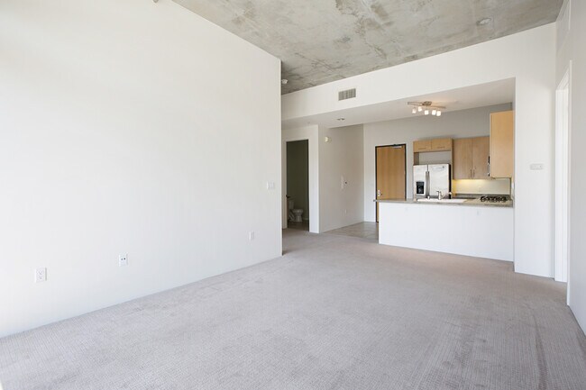 Building Photo - Spacious 2 Bedroom 2 Bathroom at M2i in Do...