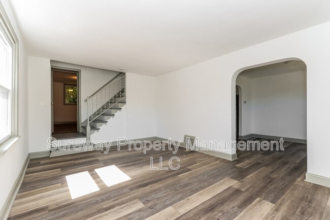Building Photo - 709 Colwell Rd
