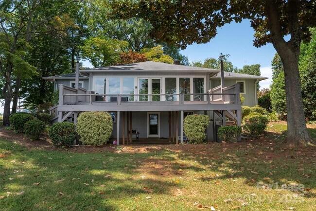 Building Photo - 5006 Kiser Island Rd