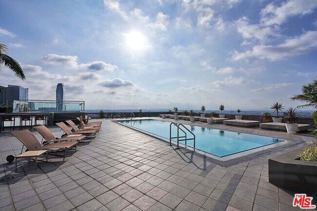 Building Photo - 1100 Wilshire Blvd