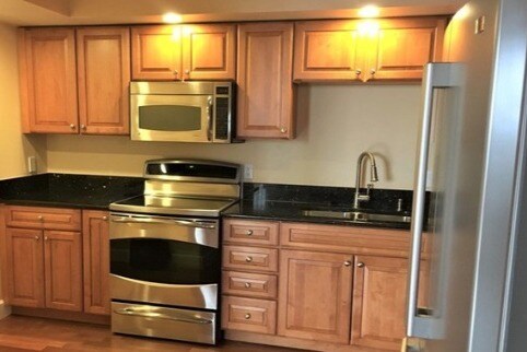Kitchen - 601 W 11th Ave