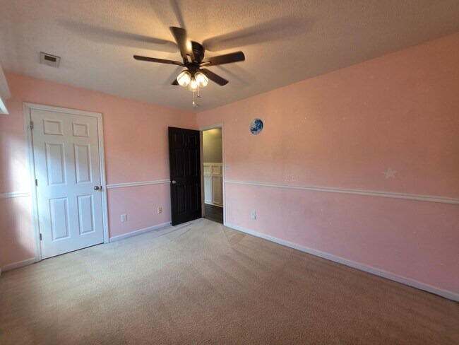 Building Photo - 200 Flagstone Ln