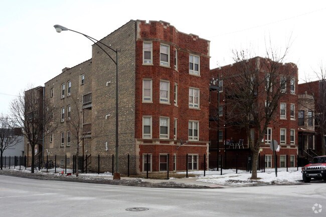 Primary Photo - 5653-59 N Magnolia