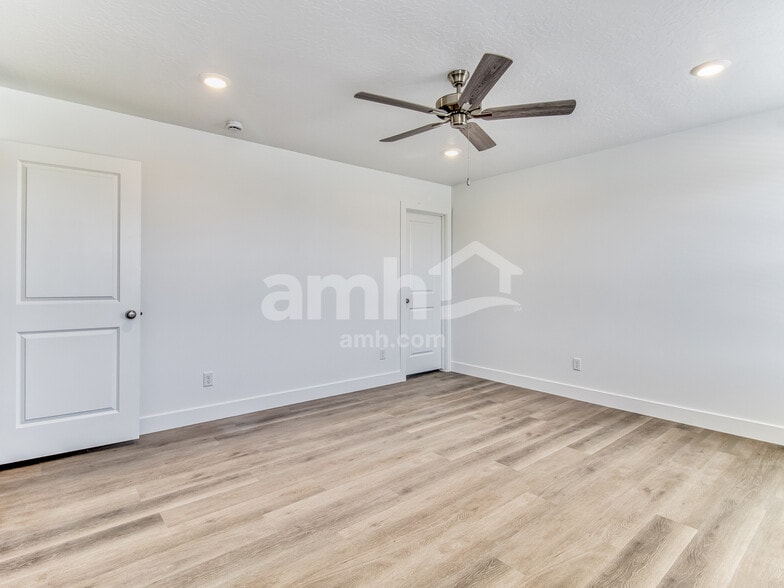 Building Photo - 7693 Castleton Ln