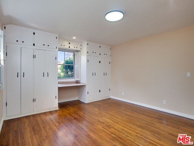 Building Photo - 3363 Colbert Ave