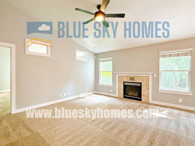 Building Photo - 5930 N Silver Maple Ave