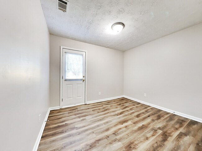 Building Photo - 200 Adam Cir