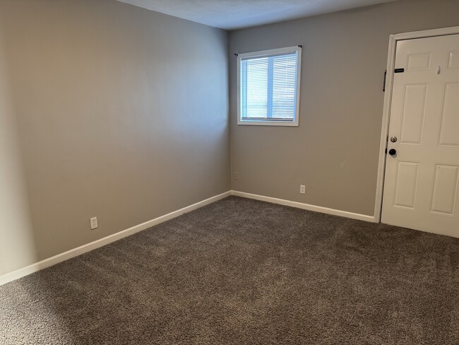 Building Photo - 3240 Heatherton Dr