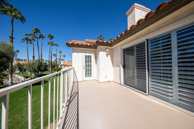 Building Photo - Sought after 2 bedroom 2 bath upstairs con...