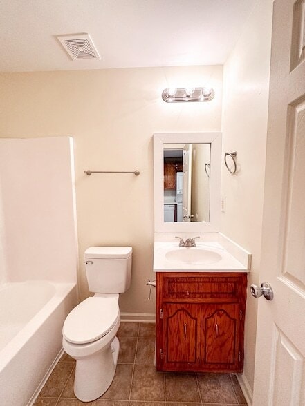 Building Photo - 100 Ballygar St