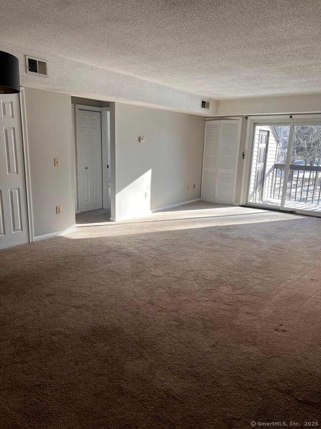 Building Photo - 1010 Twin Circle Dr
