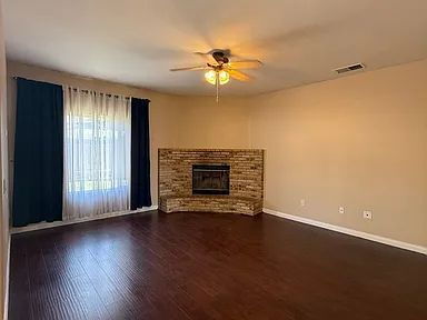 Building Photo - Beautiful 3 bedroom 2 bath home home in The Seasons!