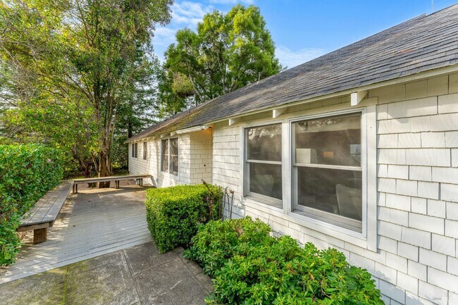 Building Photo - 2850 Silverado Trail N