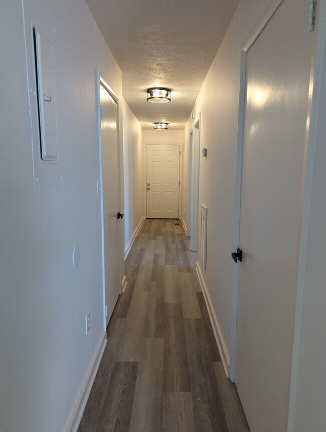 Building Photo - 2015 Duncan Ave