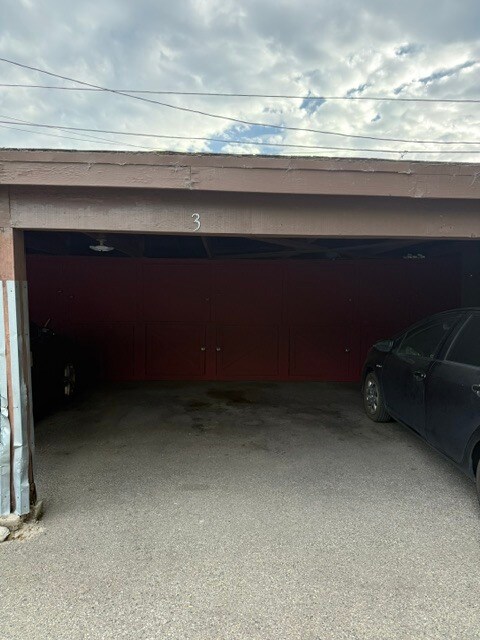Building Photo - 515 Thompson Ave
