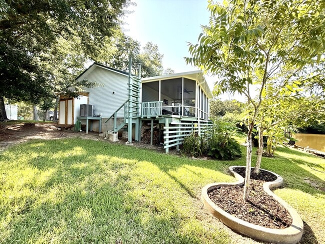 Building Photo - 1700 Lucina Cove