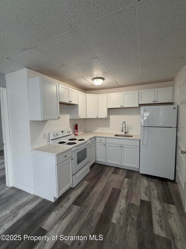 Building Photo - 100 N Van Buren Ave