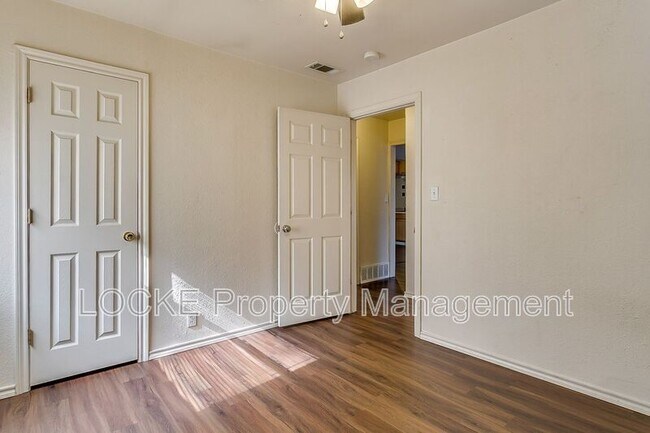 Building Photo - 3421 S University Dr