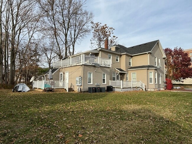 Building Photo - 99 Clinton St