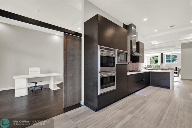 Building Photo - 425 N Ocean Blvd