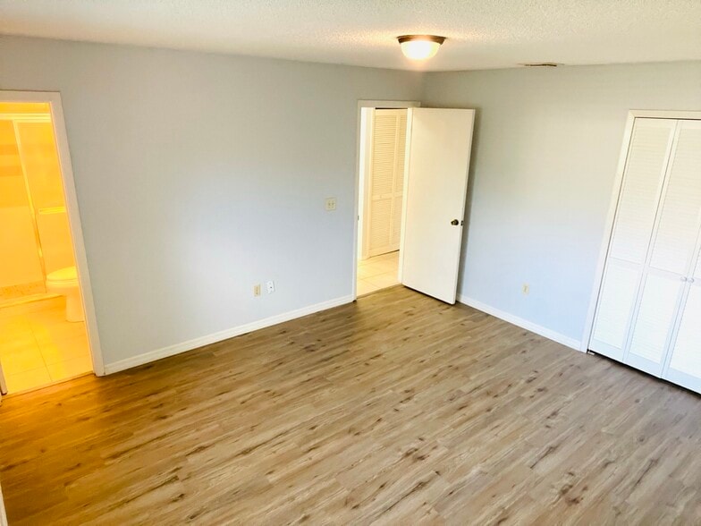 Building Photo - 2550 India Blvd