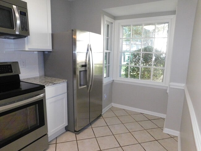 Building Photo - End Unit Townhome