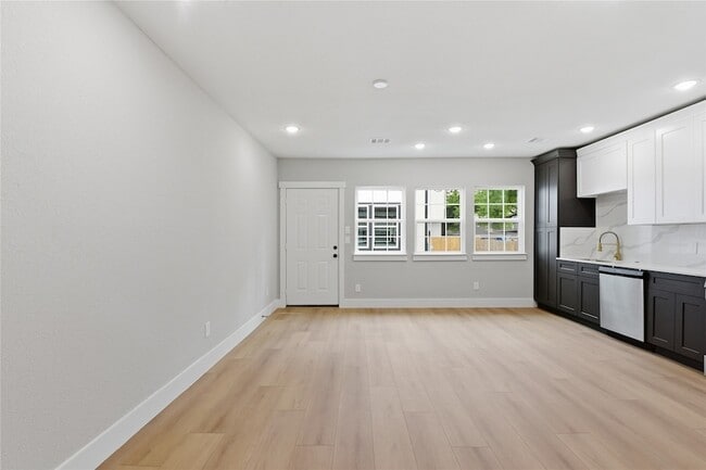 Building Photo - 4610 Providence St