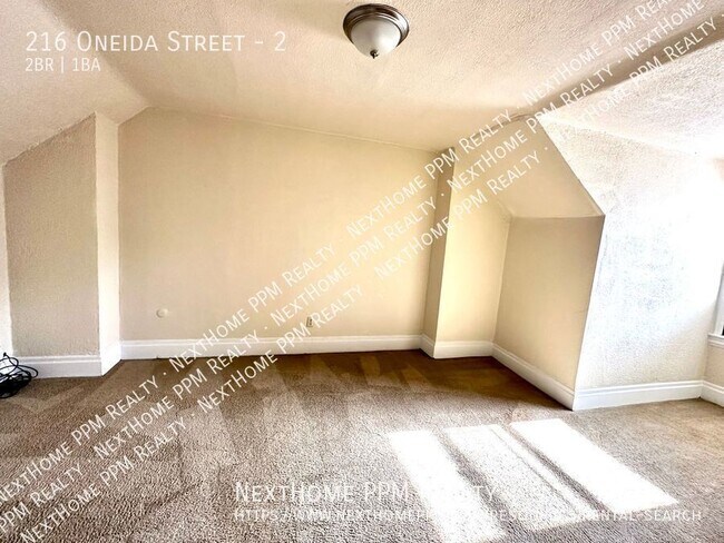 Building Photo - 216 Oneida St