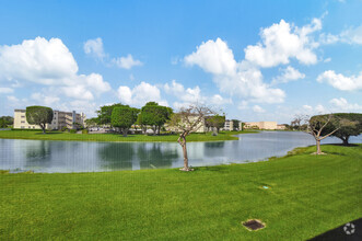 Building Photo - 2072 Cornwall D
