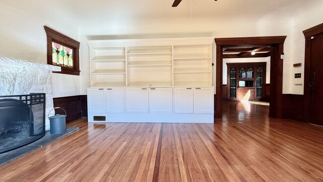 Building Photo - Glenview Craftsman Home with Exquisite Yard
