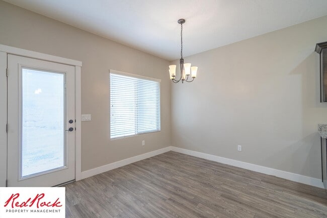 Building Photo - 4 Bedroom Spacious St. George Home with Large Backyard