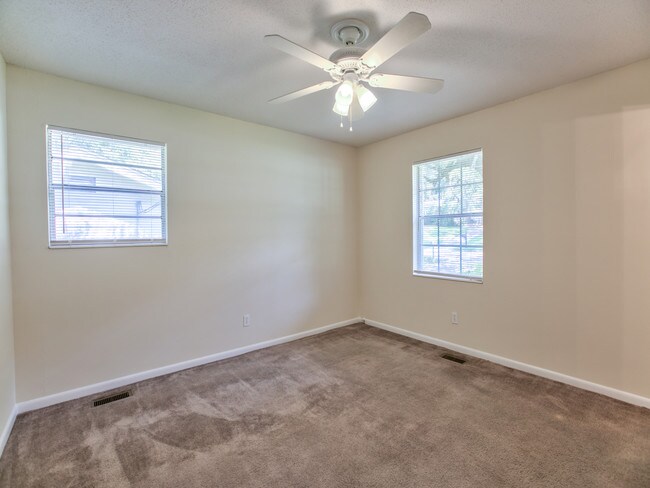 Building Photo - 2308 Vincent Dr