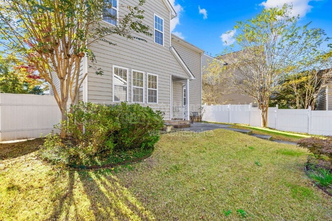 Building Photo - 10411 Alvarado Way