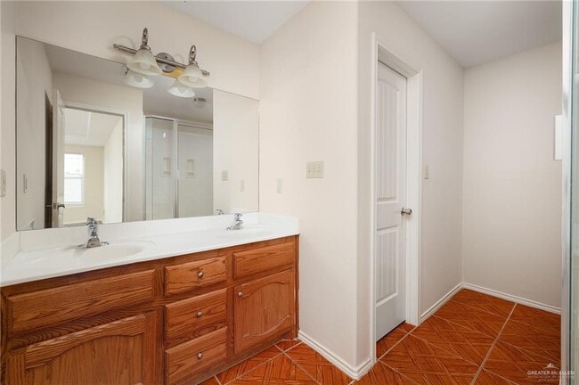 Building Photo - 14 Harvard Ave