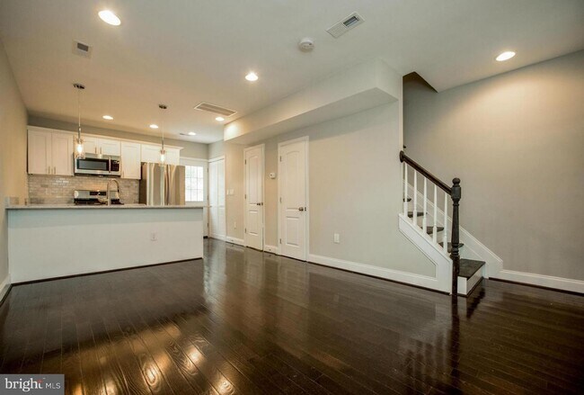 Building Photo - Single Family Home w/ Beautiful Outdoor Patio