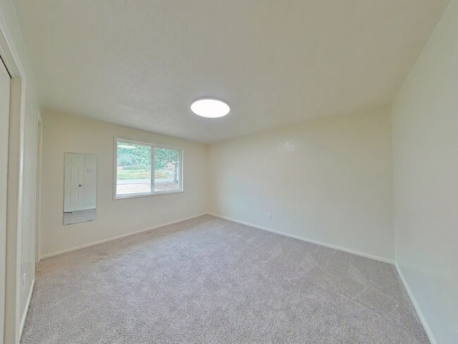 Building Photo - 3 Bedroom House ~ North Albany ~ Pet Friendly