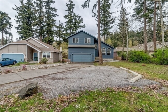 Building Photo - 6 Bedroom 3.5 Bathroom home with large yard and garage in Bellingham