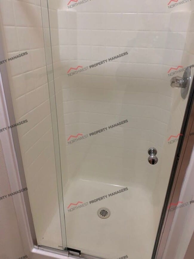 Building Photo - r95