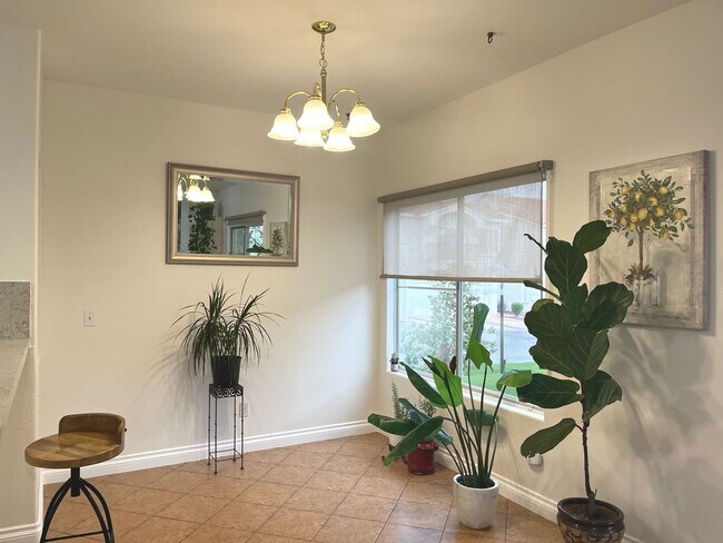 Building Photo - Remodeled, first floor 1428 sq ft, 2 bed+ ...